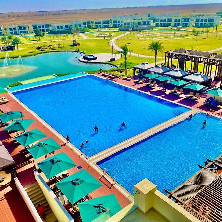 레타즈 살와 리조트 앤 스파 도하 외부 사진 The pool at the Al-Jazair Resort