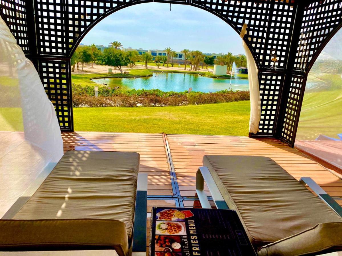 레타즈 살와 리조트 앤 스파 도하 외부 사진 View of the golf course at the Four Seasons Resort Scottsdale