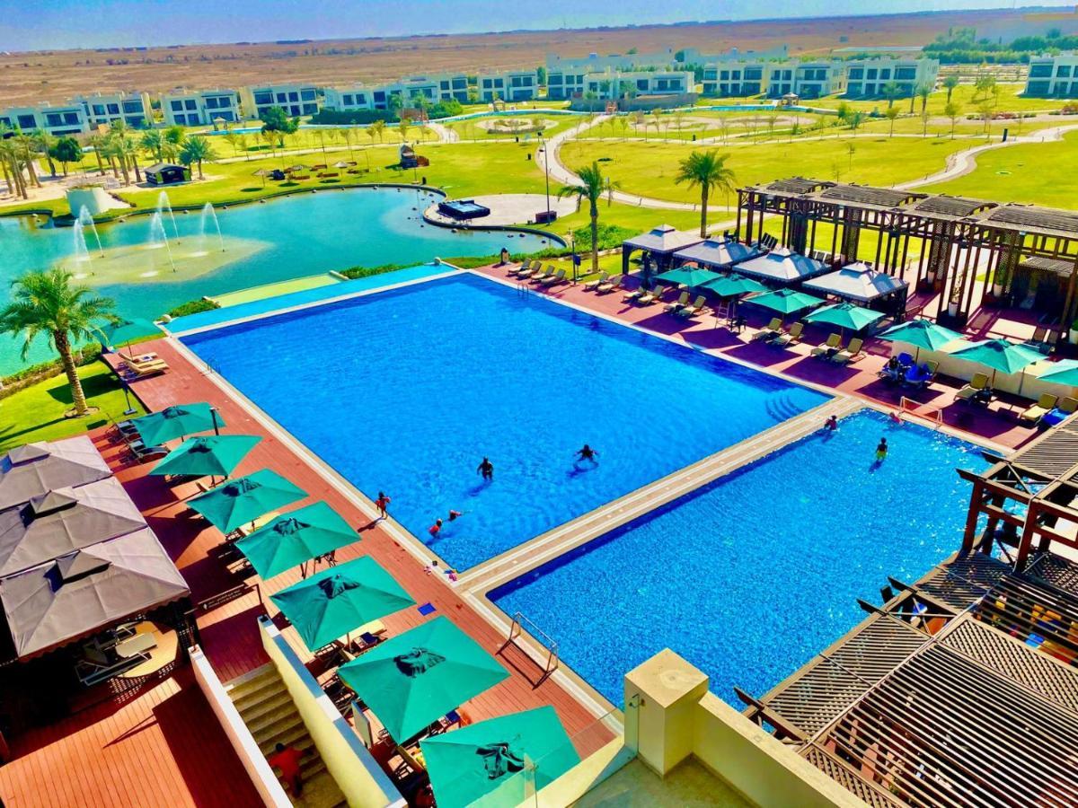 레타즈 살와 리조트 앤 스파 도하 외부 사진 The pool at the Al-Jazair Resort