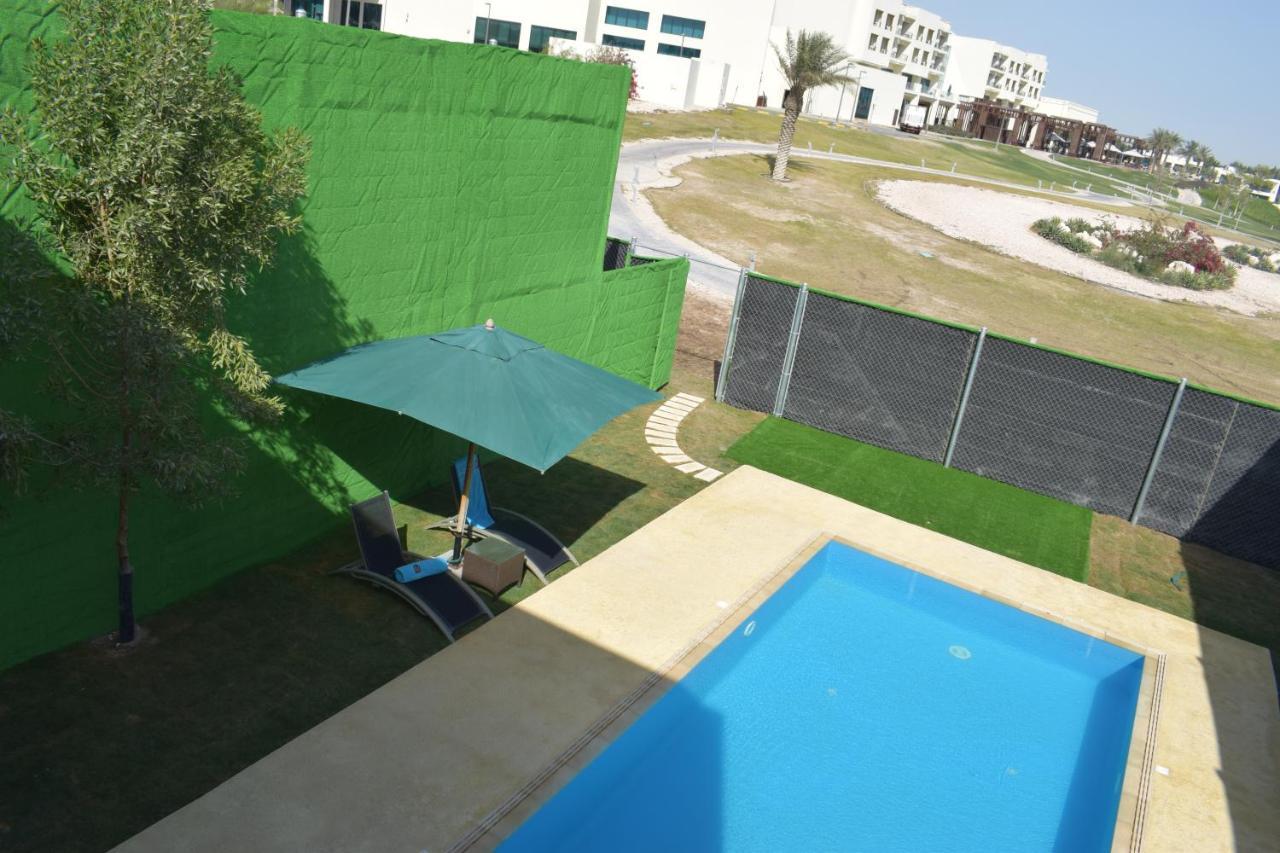 레타즈 살와 리조트 앤 스파 도하 외부 사진 Swimming pool at the University of Batna
