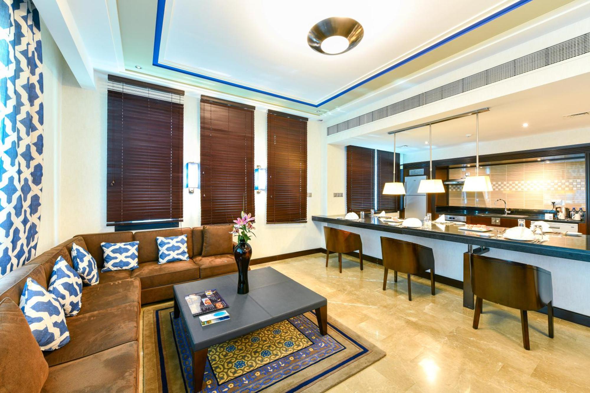 레타즈 살와 리조트 앤 스파 도하 외부 사진 A suite at the hotel