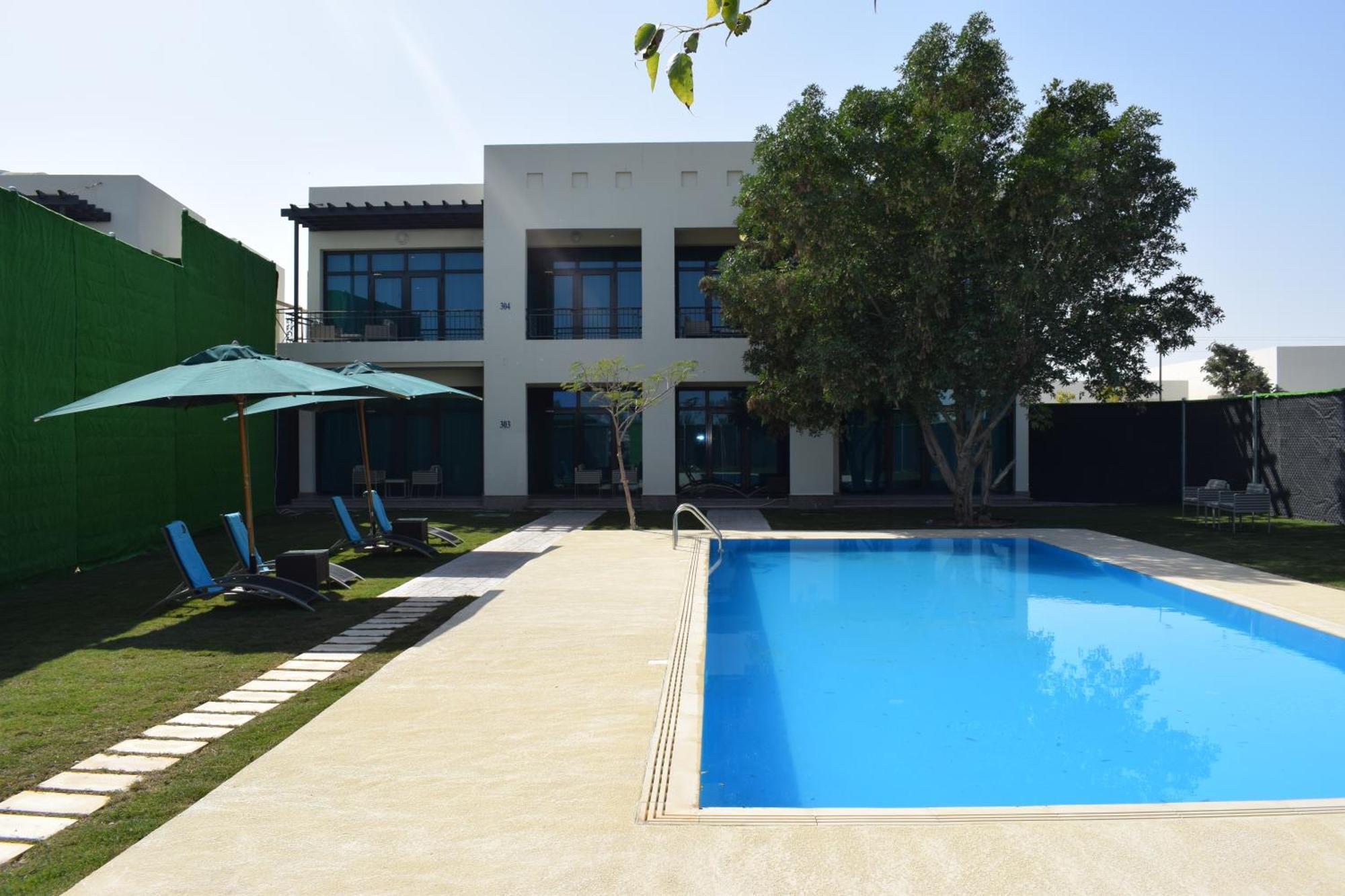 레타즈 살와 리조트 앤 스파 도하 외부 사진 A villa in Al Reef