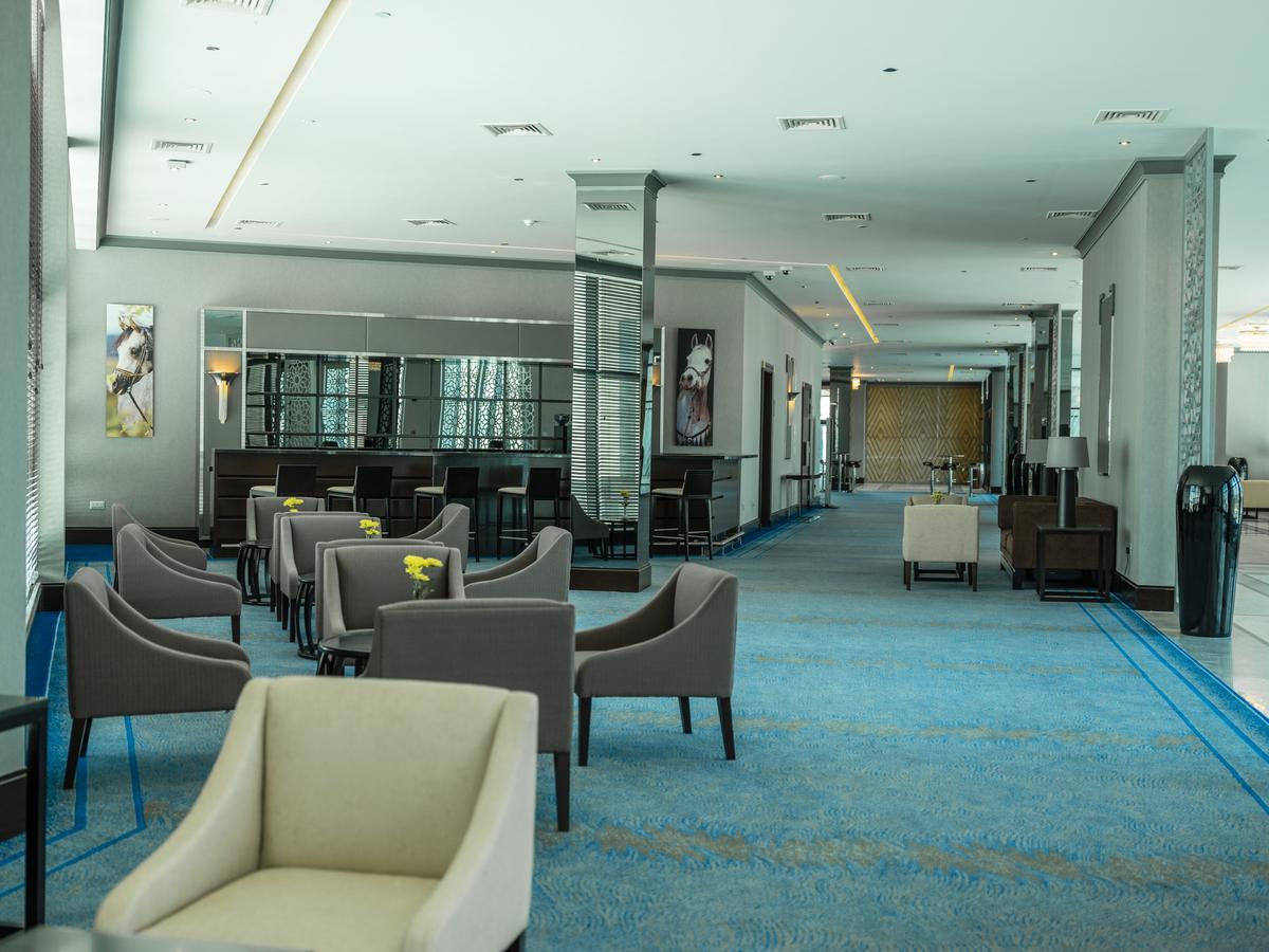 레타즈 살와 리조트 앤 스파 도하 외부 사진 The lounge at the airport