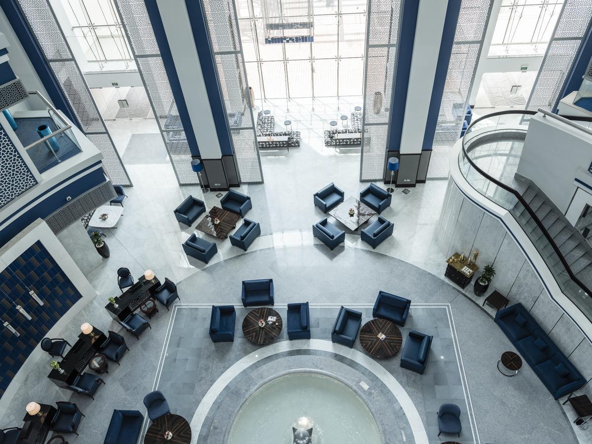 레타즈 살와 리조트 앤 스파 도하 외부 사진 The lobby of the National University of Ireland, Galway