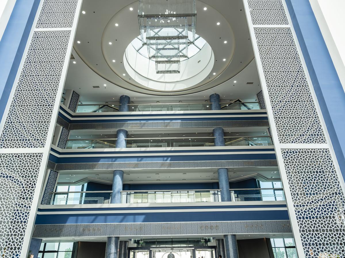 레타즈 살와 리조트 앤 스파 도하 외부 사진 Interior of the library