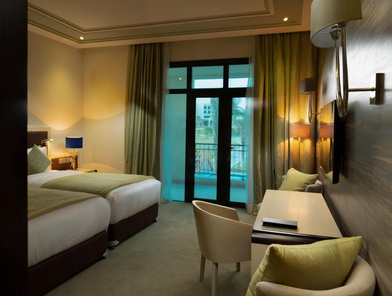 레타즈 살와 리조트 앤 스파 도하 외부 사진 A room at the hotel