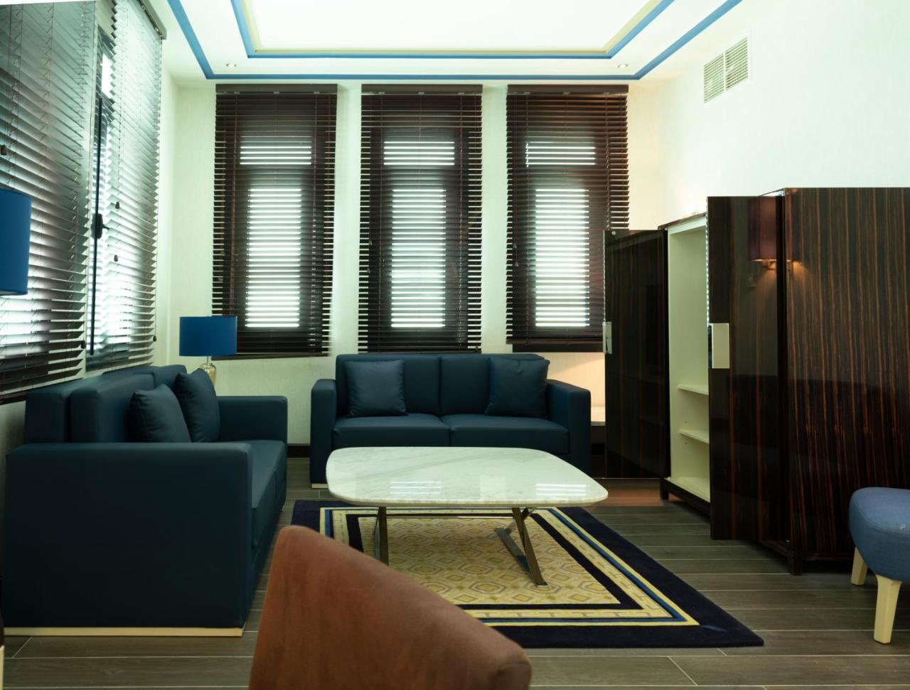 레타즈 살와 리조트 앤 스파 도하 외부 사진 A room in the hotel