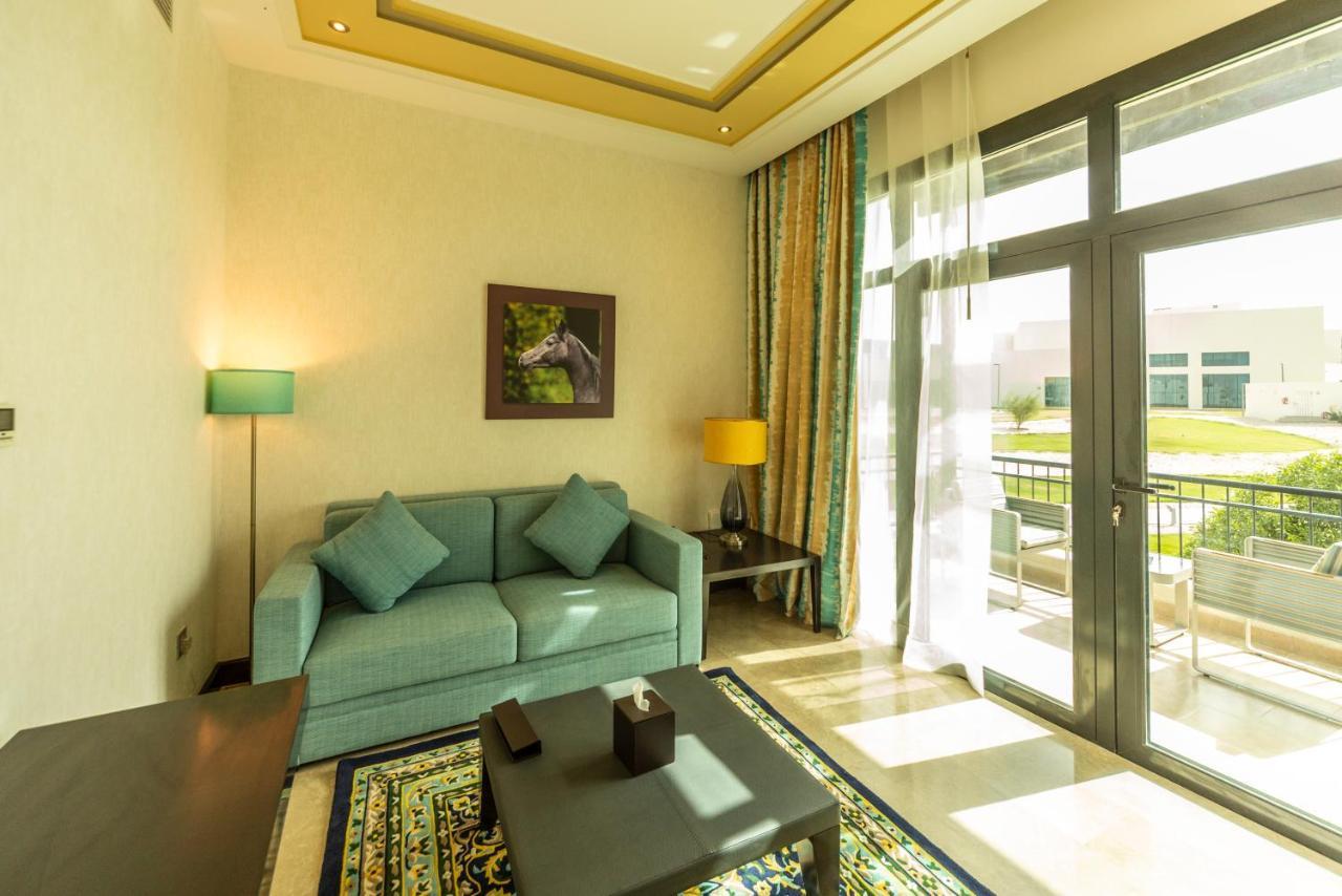 레타즈 살와 리조트 앤 스파 도하 외부 사진 A living room at the resort