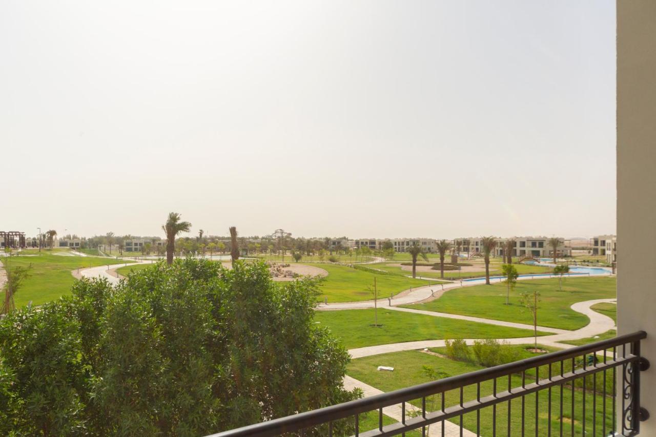 레타즈 살와 리조트 앤 스파 도하 외부 사진 View of the golf course